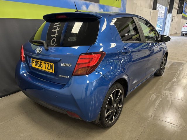 2016 Toyota Yaris 1.5L Design 5dr - Photo 5