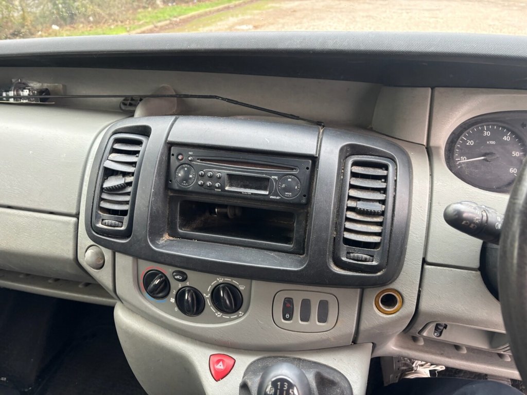 USED 2006 55 RENAULT TRAFIC 1.9 TD dCi SL27 Panel Van 4dr Diesel Manual (197 g/km, 100 bhp) 