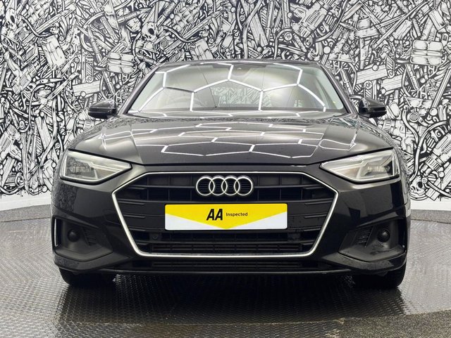 2022 Audi A4 2L Technik 4dr - Photo 5