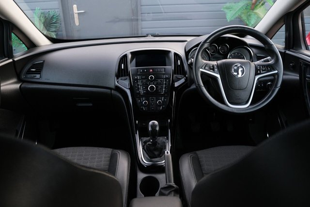 2018 VAUXHALL ASTRA GTC - Photo 12