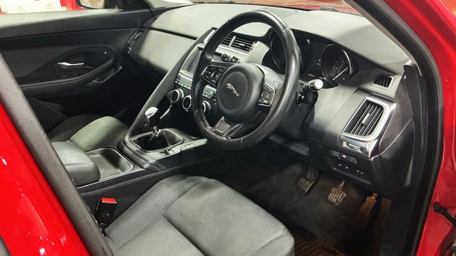 2019 Jaguar E-Pace - Photo 11