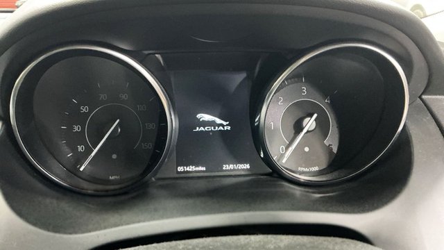 2019 Jaguar E-Pace - Photo 10