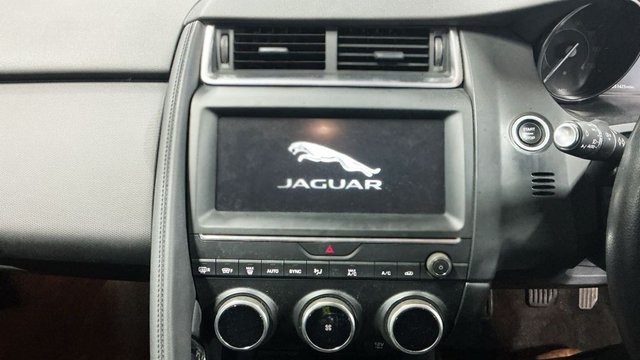 2019 Jaguar E-Pace - Photo 9