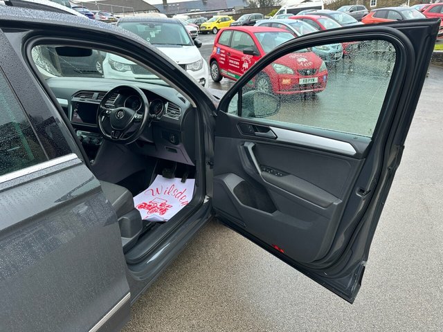 2019 VOLKSWAGEN, TIGUAN - Photo 9