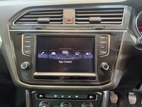 USED 2016 66 VOLKSWAGEN TIGUAN 2.0 TDI BlueMotion Tech SE SUV 5dr Diesel Manual Euro 6 (s/s) (150 ps) 2 keys, apple car play, cruise, DAB