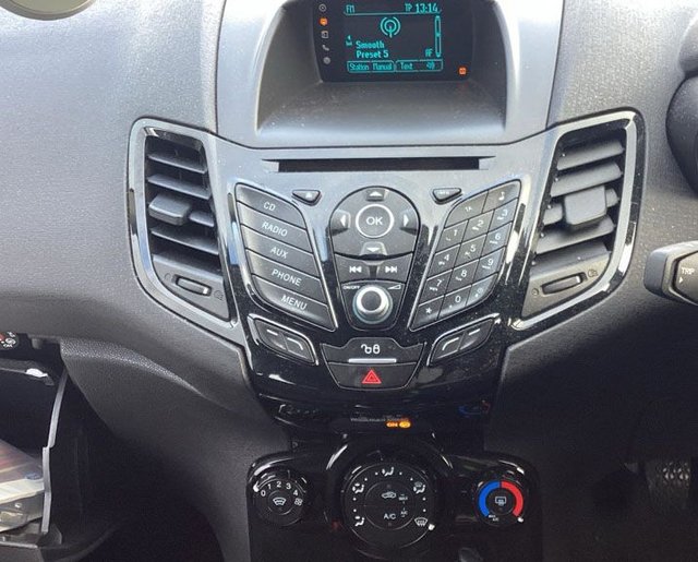 2015 FORD FIESTA 2015 1.0T EcoBoost Zetec Hatchback 5dr Petrol Manual Euro 6 (s/s) (100 ps) - Photo 2