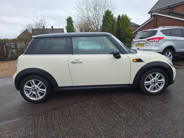 2013 MINI HATCH 1.6 Cooper D Hatchback 3dr Diesel Manual Euro 5 (s/s) (112 ps) - Photo 3