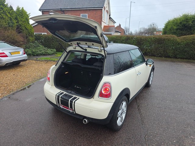 2013 MINI HATCH 1.6 Cooper D Hatchback 3dr Diesel Manual Euro 5 (s/s) (112 ps) - Photo 4