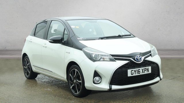 2016 Toyota Yaris 1.5 VVT-h Design Hatchback 5dr Petrol Hybrid E-CVT Euro 6 (101 ps) photo