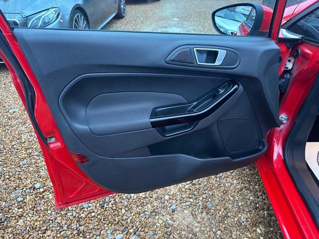 2014 FORD FIESTA 1.0T EcoBoost Zetec Euro 5 (s/s) 5dr - Photo 12