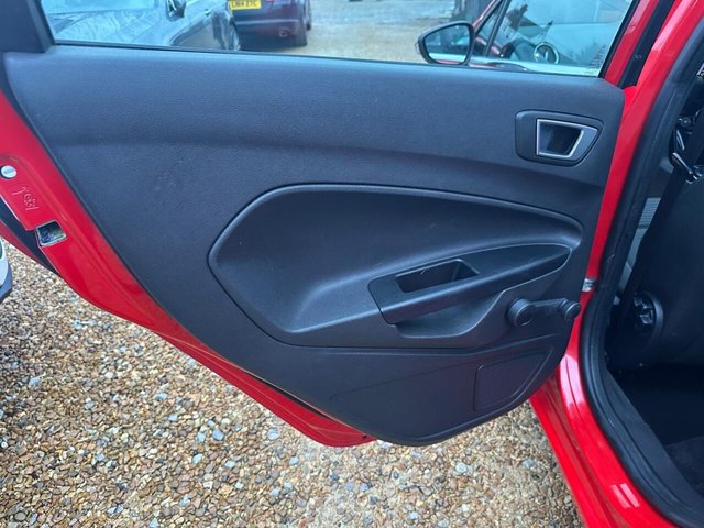 2014 FORD FIESTA 1.0T EcoBoost Zetec Euro 5 (s/s) 5dr - Photo 5