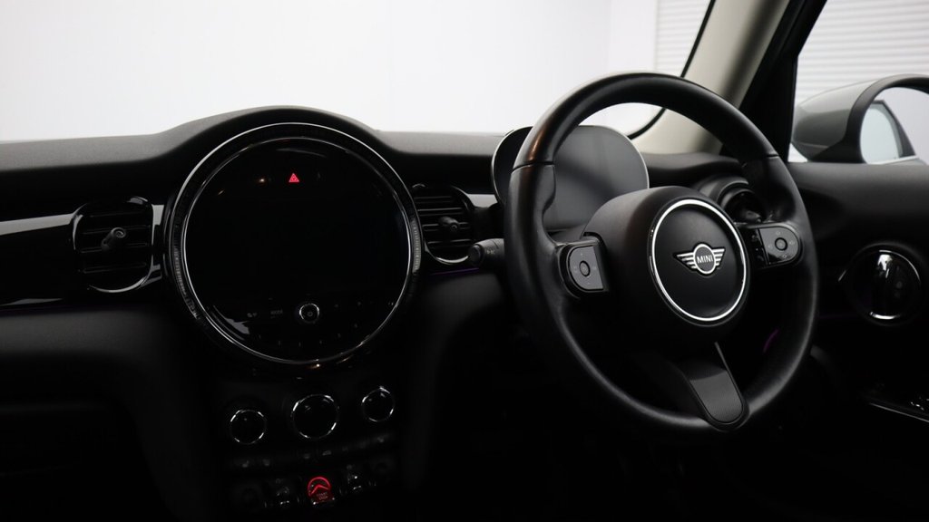 USED 2021 21 MINI HATCH 1.5 Cooper Classic Hatchback 5dr Petrol Steptronic Euro 6 (s/s) (136 ps) 