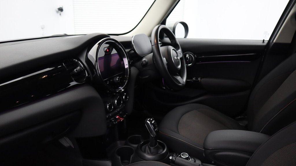 USED 2021 21 MINI HATCH 1.5 Cooper Classic Hatchback 5dr Petrol Steptronic Euro 6 (s/s) (136 ps) 