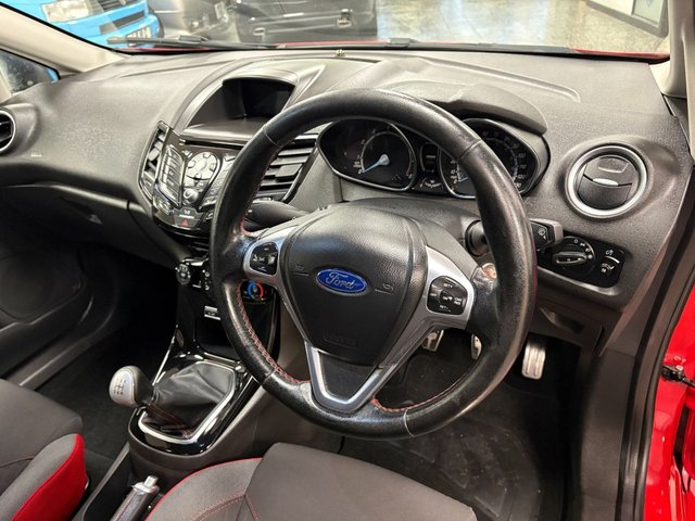 2015 FORD FIESTA - Photo 2