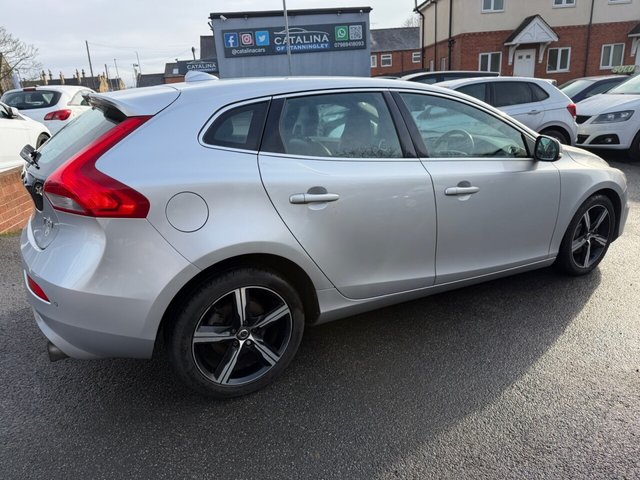2016 Volvo V40 2L R-Design Nav Plus 5dr - Photo 6