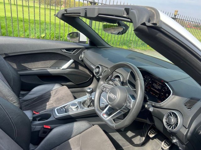 2017 Audi TT 1.8L S Line 2dr - Photo 2