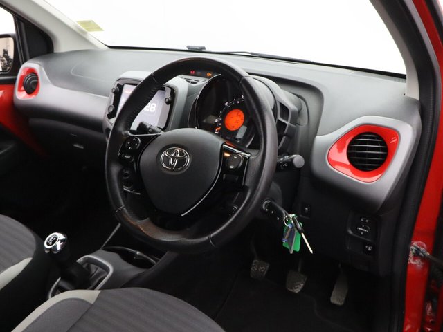 2020 Toyota Aygo 1L X-Play 5dr - Photo 12