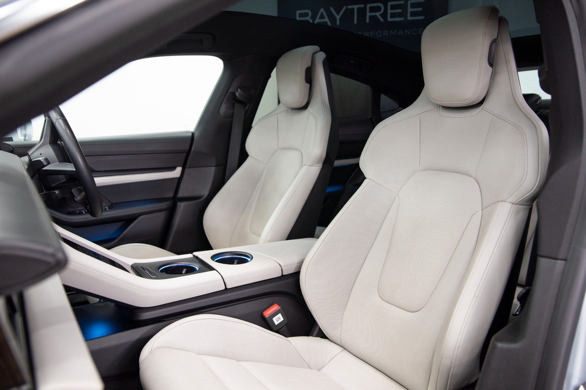 USED 2020 70 PORSCHE TAYCAN Performance Plus 93.4kWh 4S Saloon  