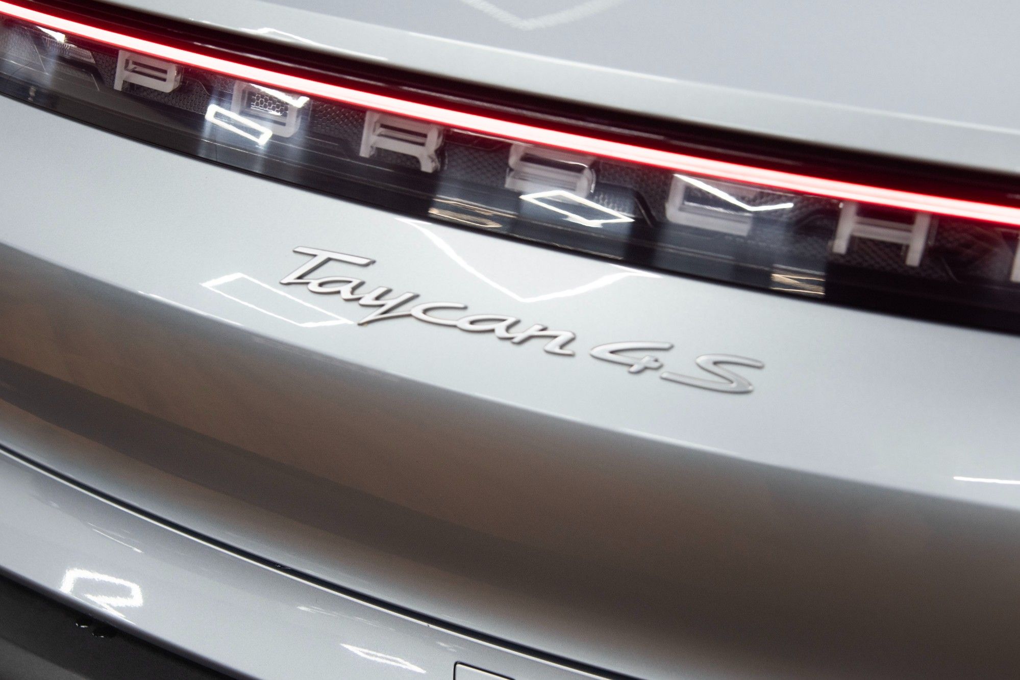 USED 2020 70 PORSCHE TAYCAN Performance Plus 93.4kWh 4S Saloon  