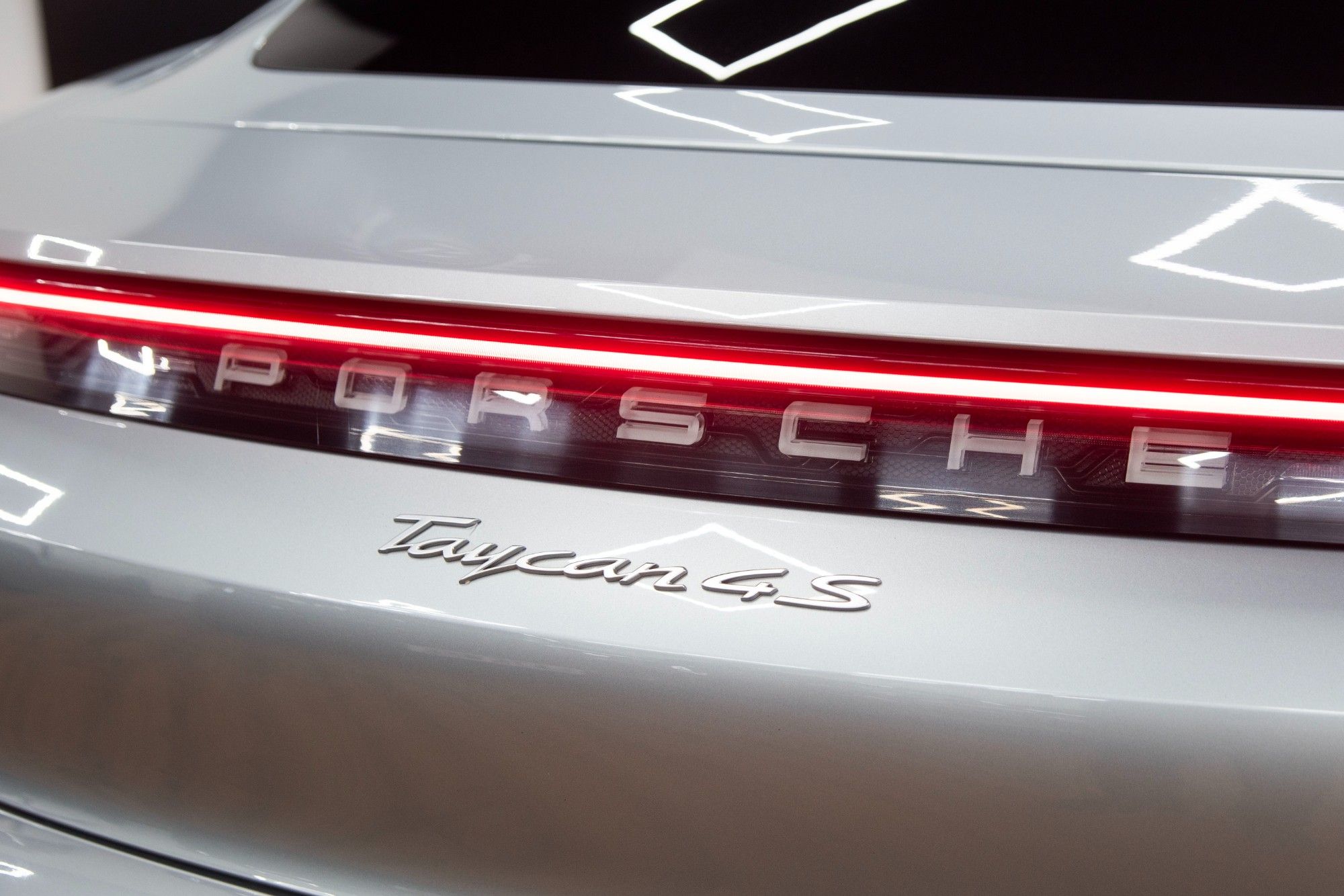 USED 2020 70 PORSCHE TAYCAN Performance Plus 93.4kWh 4S Saloon  