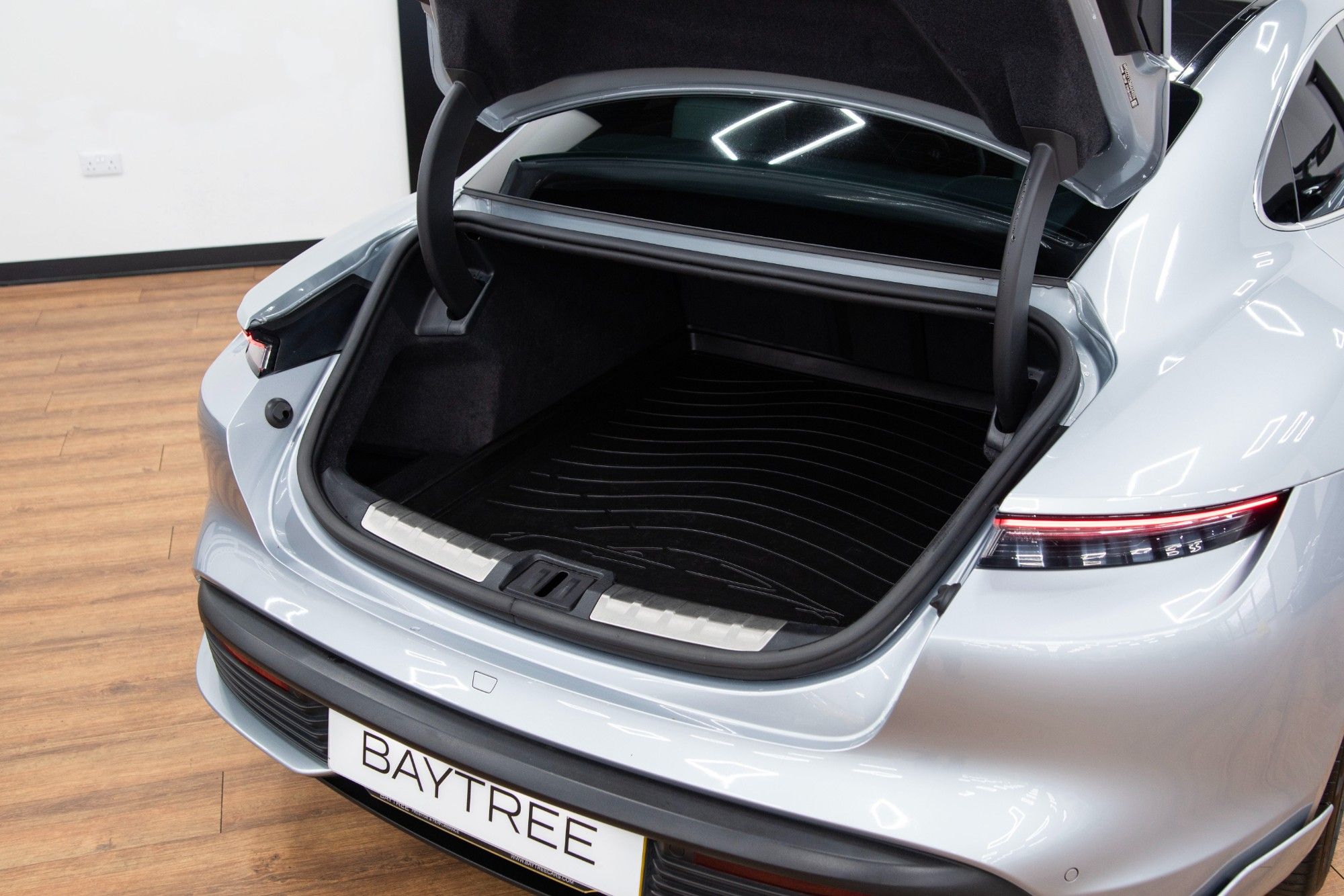USED 2020 70 PORSCHE TAYCAN Performance Plus 93.4kWh 4S Saloon  