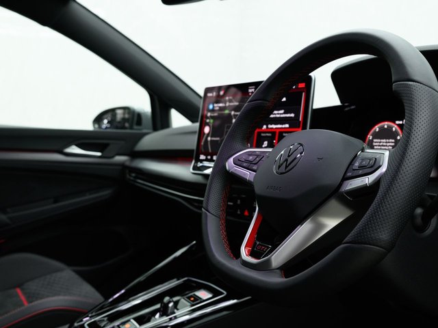 2025 VOLKSWAGEN GOLF - Photo 3