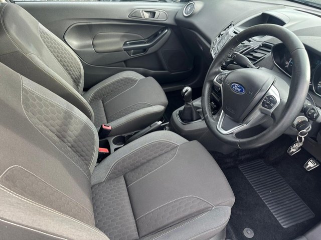 2016 FORD FIESTA VAN - Photo 4