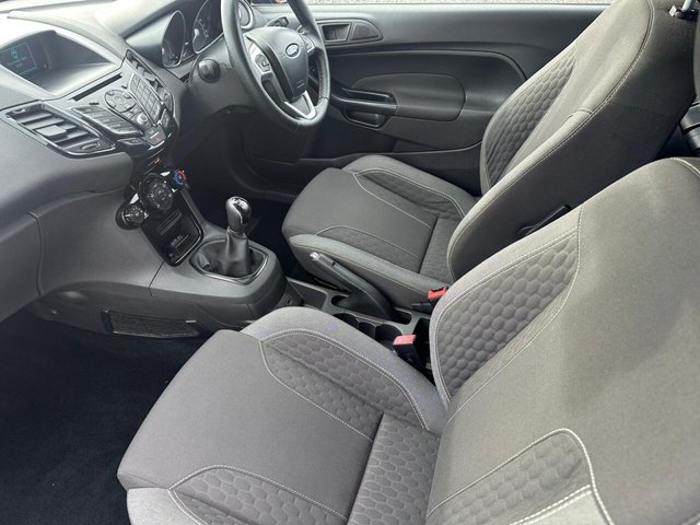 2016 FORD FIESTA VAN - Photo 11