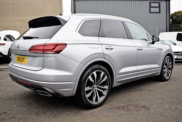 2019 VOLKSWAGEN TOUAREG 3.0 TDI V6 R-Line SUV 5dr Diesel Tiptronic 4Motion Euro 6 (s/s) (231 ps) - Photo 3
