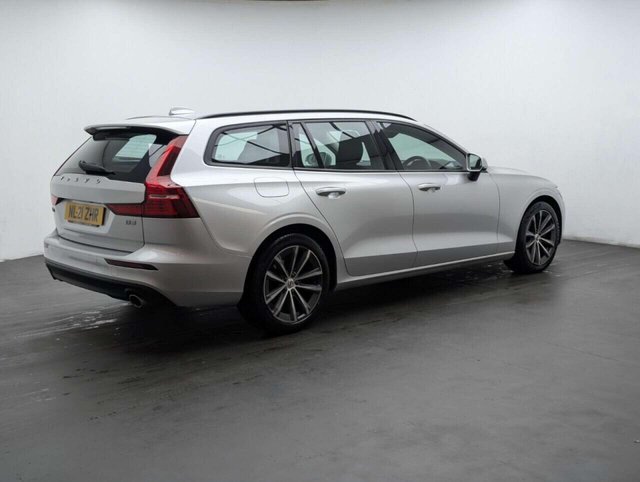 USED 2021 21 VOLVO V60 2.0 B3 MHEV Momentum Estate 5dr Petrol Hybrid Auto Euro 6 (s/s) (163 ps) NAVIGATION+REAR PARK ASSIST CAMERA CLICK & COLLECT/HOME DELIVERY