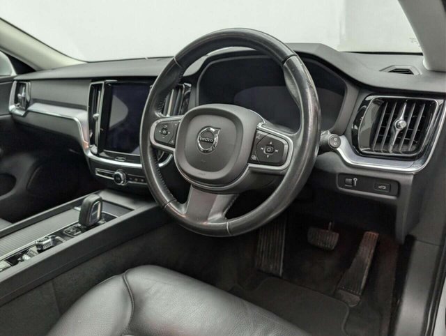 USED 2021 21 VOLVO V60 2.0 B3 MHEV Momentum Estate 5dr Petrol Hybrid Auto Euro 6 (s/s) (163 ps) NAVIGATION+REAR PARK ASSIST CAMERA CLICK & COLLECT/HOME DELIVERY