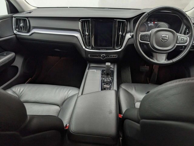 USED 2021 21 VOLVO V60 2.0 B3 MHEV Momentum Estate 5dr Petrol Hybrid Auto Euro 6 (s/s) (163 ps) NAVIGATION+REAR PARK ASSIST CAMERA CLICK & COLLECT/HOME DELIVERY
