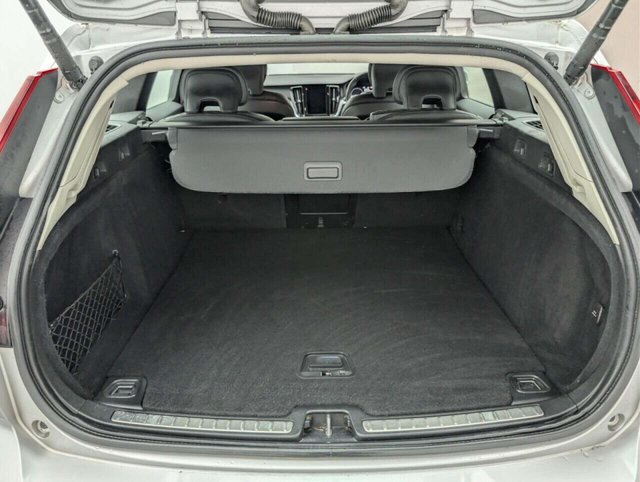 USED 2021 21 VOLVO V60 2.0 B3 MHEV Momentum Estate 5dr Petrol Hybrid Auto Euro 6 (s/s) (163 ps) NAVIGATION+REAR PARK ASSIST CAMERA CLICK & COLLECT/HOME DELIVERY