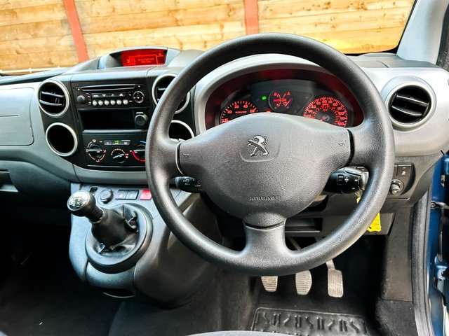 2018 PEUGEOT PARTNER TEPEE - Photo 2