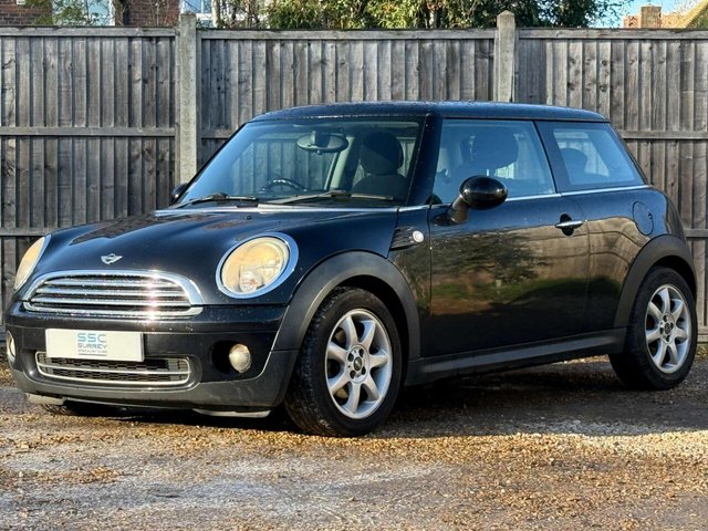 2009 MINI Hatch - Photo 2