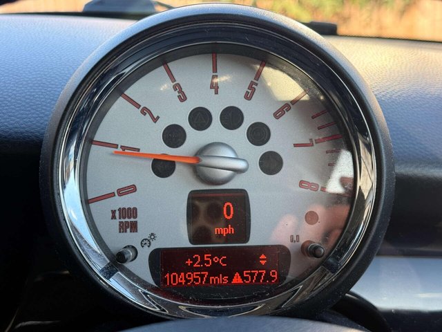 2009 MINI Hatch - Photo 8