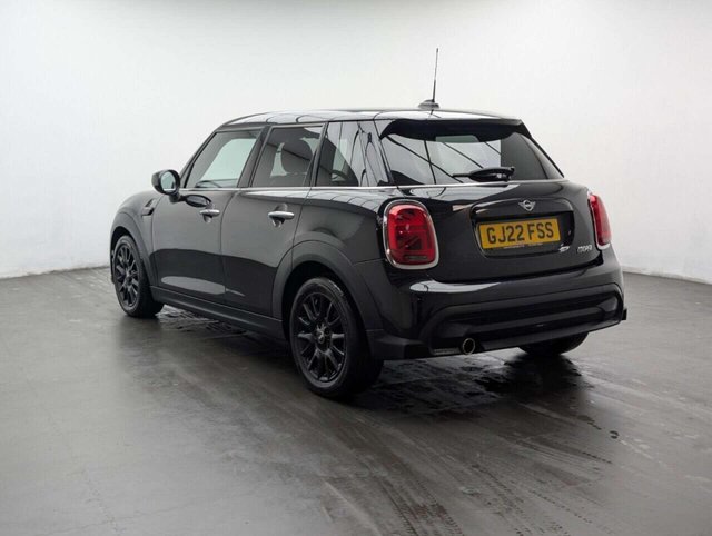 USED 2022 22 MINI HATCH 1.5 Cooper Classic Hatchback 5dr Petrol Manual Euro 6 (s/s) (136 ps) 8.8IN TOUCHSCREEN + HEATED STEERING CLICK & COLLECT/HOME DELIVERY