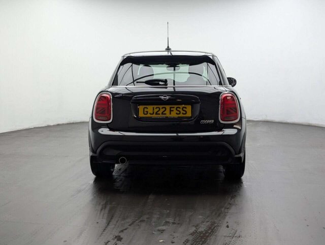 USED 2022 22 MINI HATCH 1.5 Cooper Classic Hatchback 5dr Petrol Manual Euro 6 (s/s) (136 ps) 8.8IN TOUCHSCREEN + HEATED STEERING CLICK & COLLECT/HOME DELIVERY