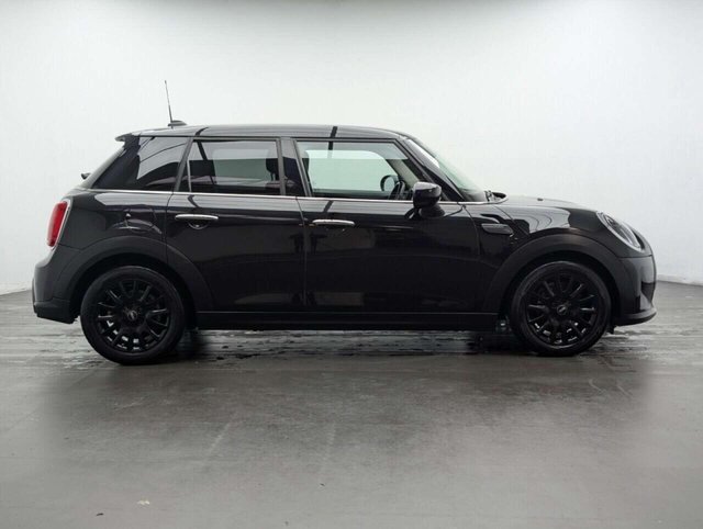 USED 2022 22 MINI HATCH 1.5 Cooper Classic Hatchback 5dr Petrol Manual Euro 6 (s/s) (136 ps) 8.8IN TOUCHSCREEN + HEATED STEERING CLICK & COLLECT/HOME DELIVERY