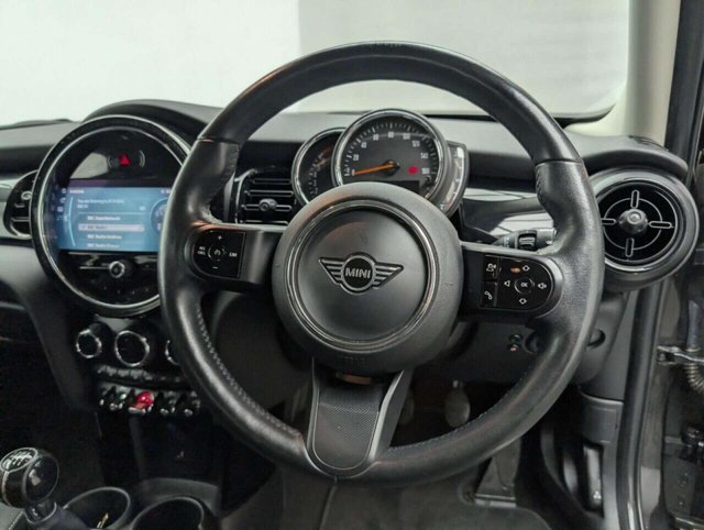 USED 2022 22 MINI HATCH 1.5 Cooper Classic Hatchback 5dr Petrol Manual Euro 6 (s/s) (136 ps) 8.8IN TOUCHSCREEN + HEATED STEERING CLICK & COLLECT/HOME DELIVERY