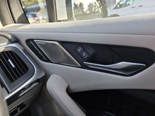 2019 JAGUAR I-PACE - Photo 11