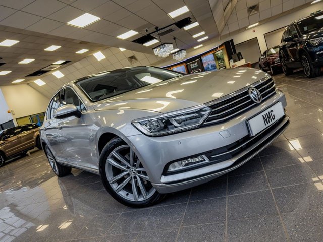 2019 Volkswagen Passat 1.5L Gt 4dr - Photo 2