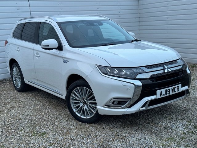 2019 OUTLANDER 2.4H TWINMOTOR 13.8KWH 4HS SUV 5DR PETROL PLUG IN HYBRID CVT 4WD... photo