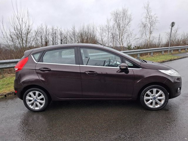 2010 FORD FIESTA - Photo 5
