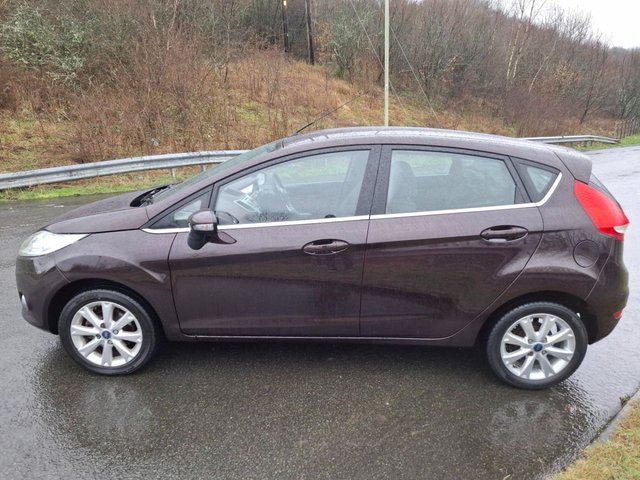 2010 FORD FIESTA - Photo 4