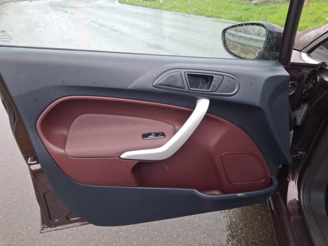 2010 FORD FIESTA - Photo 6