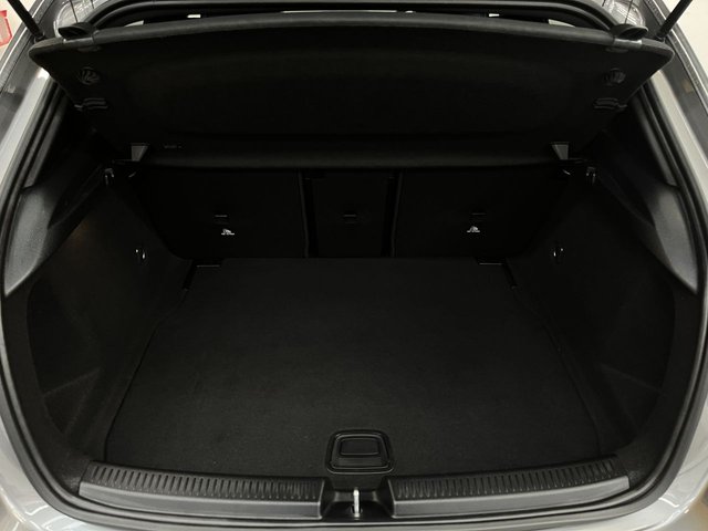 2021 MERCEDES-BENZ A-CLASS 2.0 A200d AMG Line (Premium 2) Hatchback 5dr Diesel 8G-DCT Euro 6 (s/s) (150 ps) - Photo 12