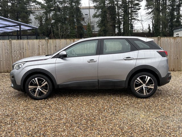 2017 PEUGEOT 3008 - Photo 2