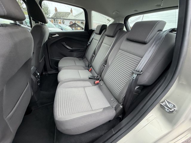 2017 Ford C-Max 1L Titanium 5dr - Photo 11