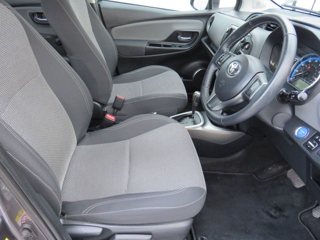 2015 TOYOTA YARIS 2015 1.5 VVT-h Icon Hatchback 5dr Petrol Hybrid E-CVT Euro 6 (101 ps) - Photo 7